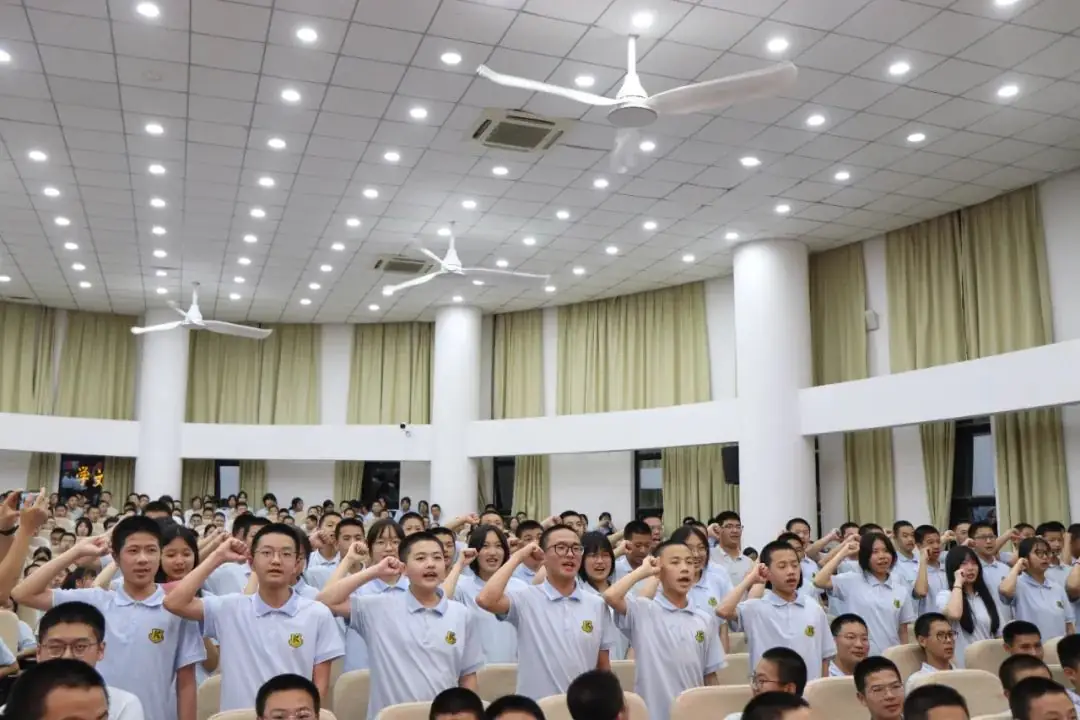 桃李春风凌云志,决胜生地“小中考”———漳州康桥学校八年级“小中考”誓师大会纪实 第35张 桃李春风凌云志,决胜生地“小中考”———漳州康桥学校八年级“小中考”誓师大会纪实 第35张