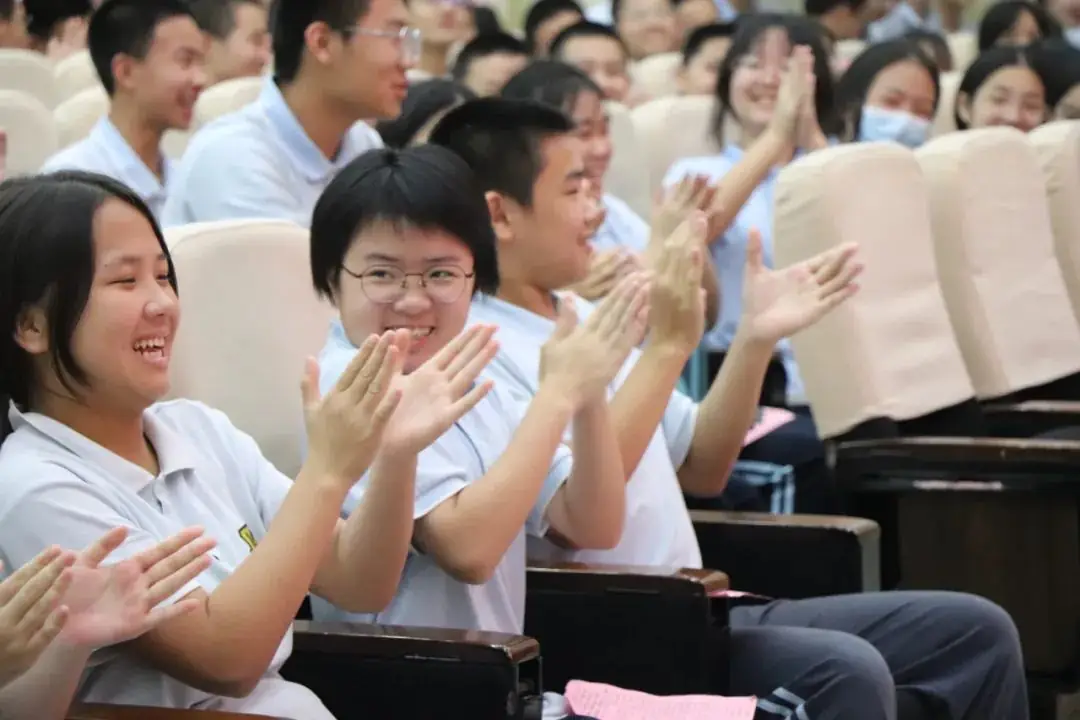 桃李春风凌云志,决胜生地“小中考”———漳州康桥学校八年级“小中考”誓师大会纪实 第77张 桃李春风凌云志,决胜生地“小中考”———漳州康桥学校八年级“小中考”誓师大会纪实 第77张