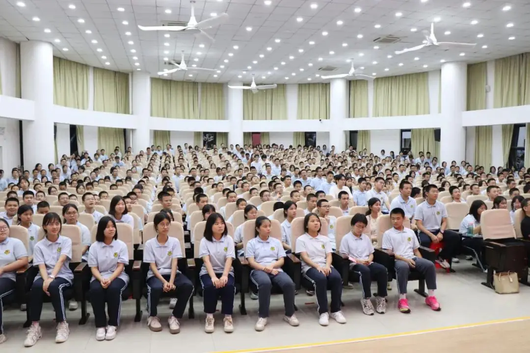 桃李春风凌云志,决胜生地“小中考”———漳州康桥学校八年级“小中考”誓师大会纪实 第65张 桃李春风凌云志,决胜生地“小中考”———漳州康桥学校八年级“小中考”誓师大会纪实 第65张