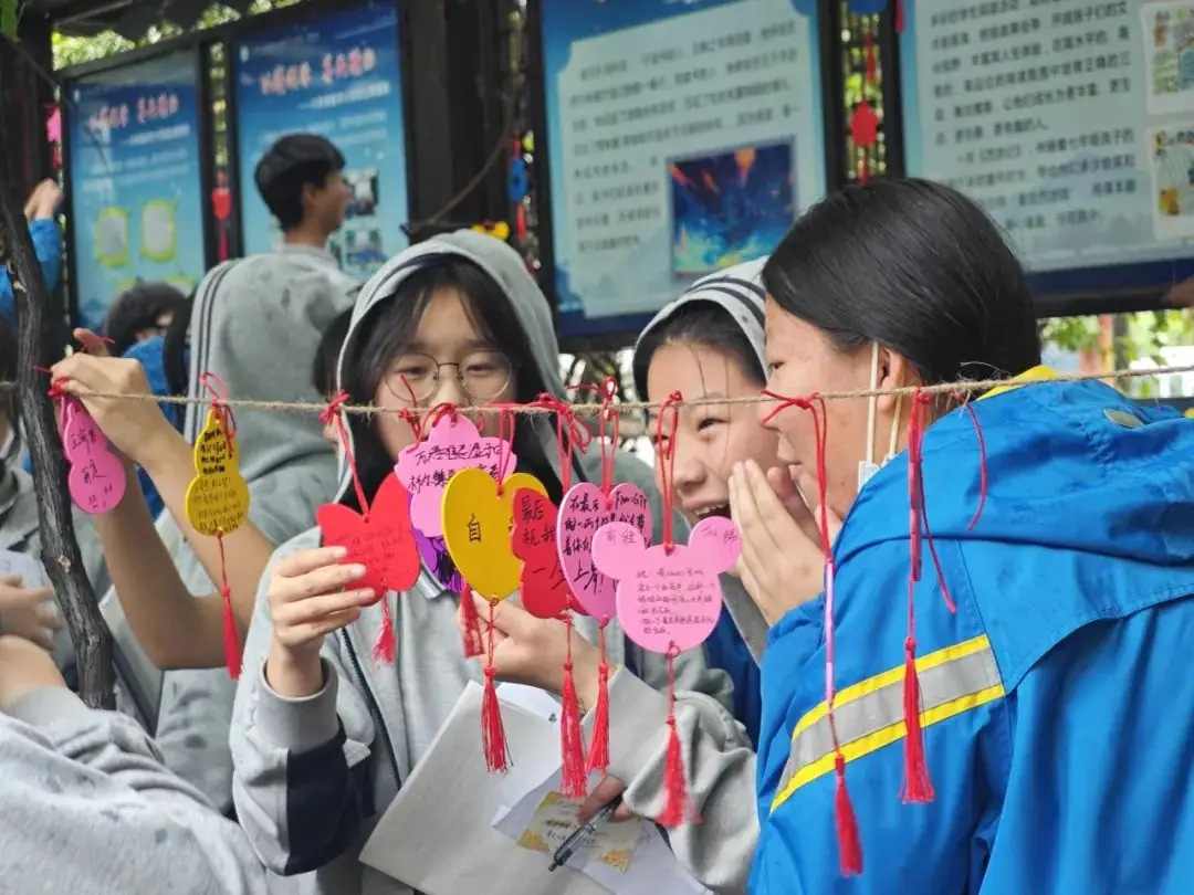 【心境调色】中考复习备考减压活动①|中考“鸭梨”山大?心理老师来解压 第12张 【心境调色】中考复习备考减压活动①|中考“鸭梨”山大?心理老师来解压 第12张