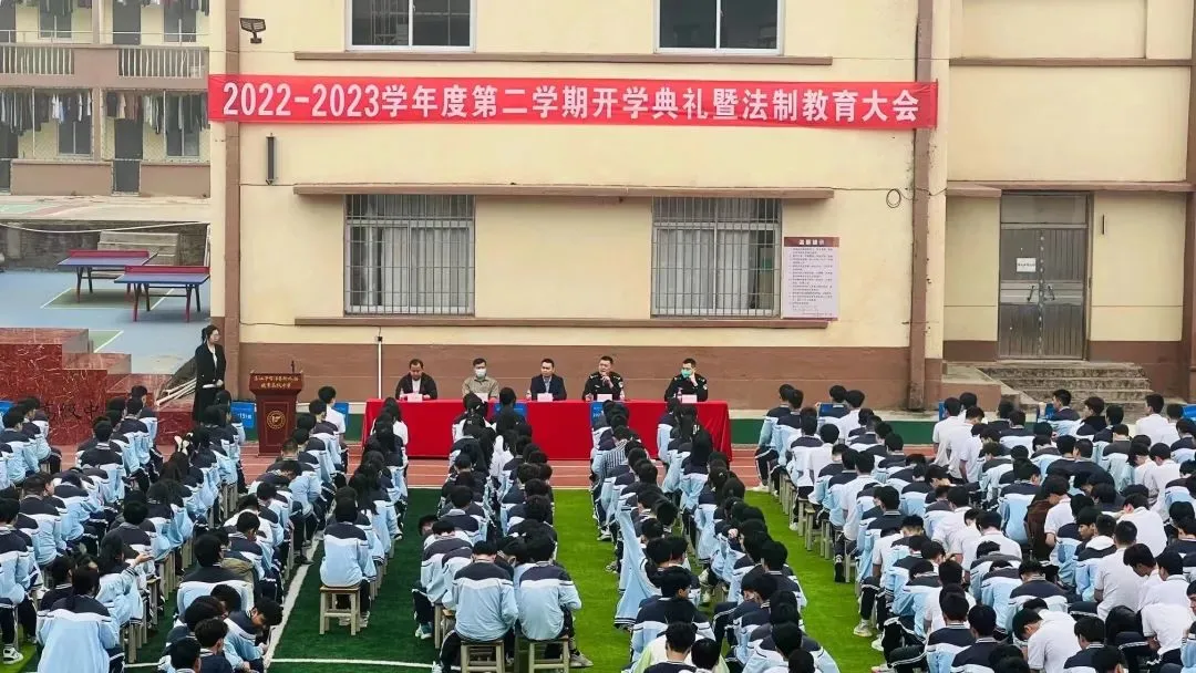中考不理想,通往大学,这所学校了不起-第14张图片-四季读书网