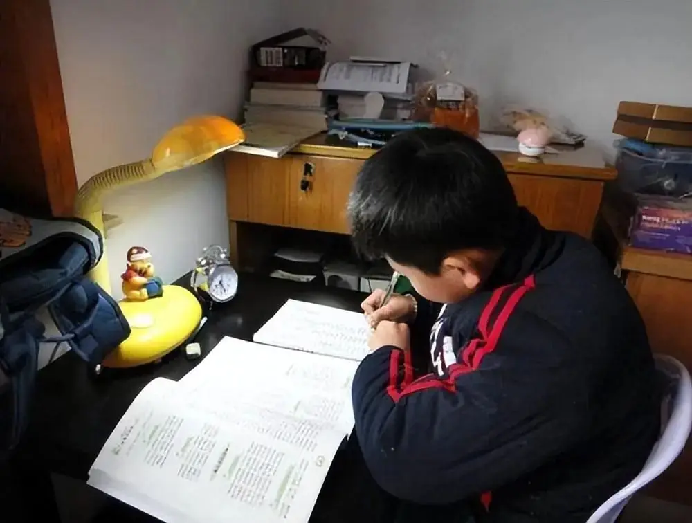儿子中考成绩差被分流到技校,宝妈总结了3个血泪教训,家长们要引以为戒-第7张图片-四季读书网 儿子中考成绩差被分流到技校,宝妈总结了3个血泪教训,家长们要引以为戒-第7张图片-四季读书网