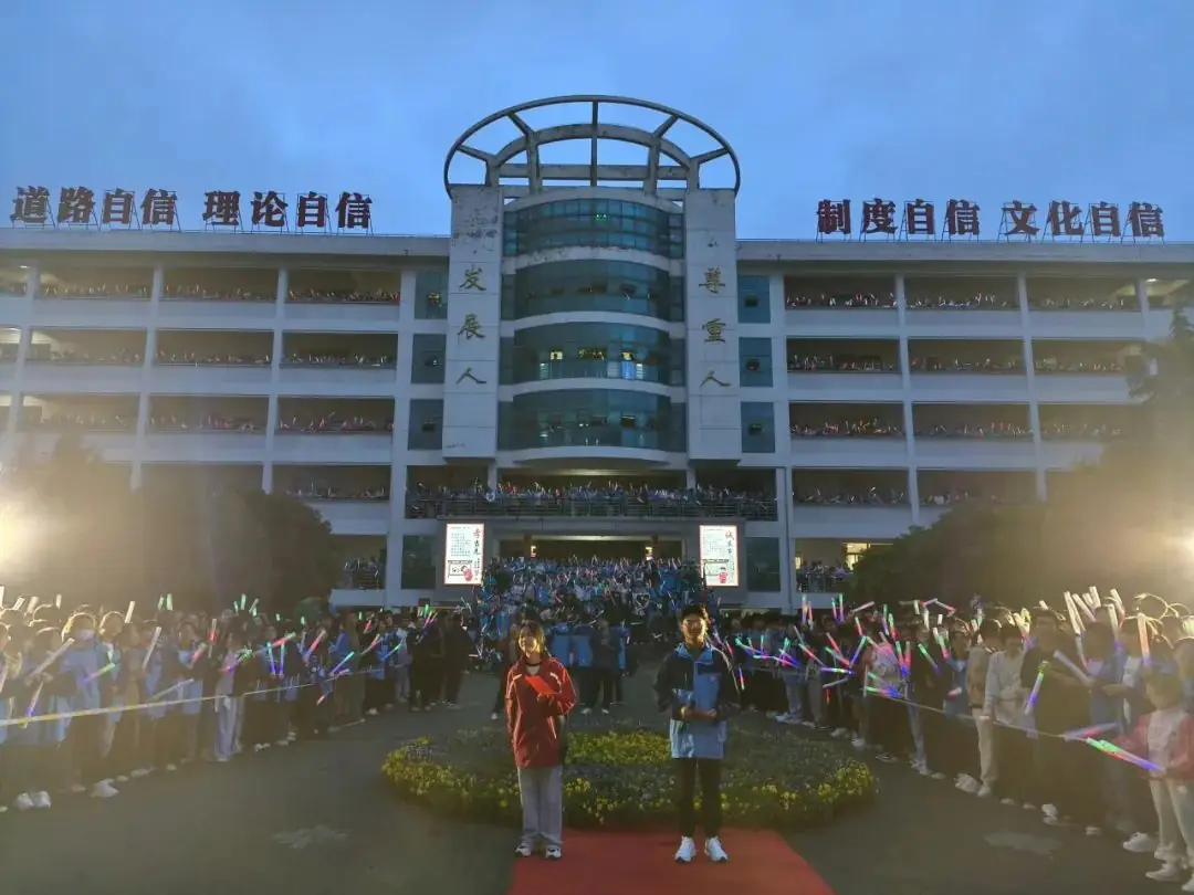 为高考加油 为青春喝彩-第3张图片-四季读书网
