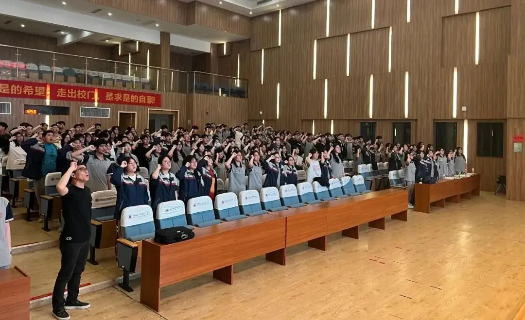 鏖战30天,决胜高考 | 国美部高考倒计时30天动员大会-第4张图片-四季读书网