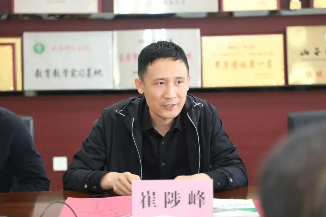 关怀备至送温暖,聚智赋能赢高考 ——政府副县长武丽云深入我校调研高考备考工作-第3张图片-四季读书网 关怀备至送温暖,聚智赋能赢高考 ——政府副县长武丽云深入我校调研高考备考工作-第3张图片-四季读书网