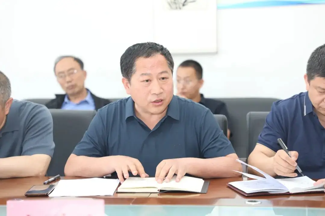 关怀备至送温暖,聚智赋能赢高考 ——政府副县长武丽云深入我校调研高考备考工作-第2张图片-四季读书网 关怀备至送温暖,聚智赋能赢高考 ——政府副县长武丽云深入我校调研高考备考工作-第2张图片-四季读书网