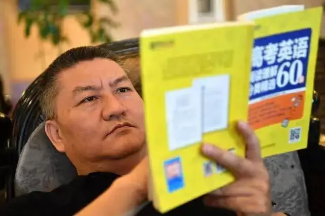 高考来袭!高考钉子户梁实再次让所有人感到什么才是一个人最大的清醒-第4张图片-四季读书网 高考来袭!高考钉子户梁实再次让所有人感到什么才是一个人最大的清醒-第4张图片-四季读书网