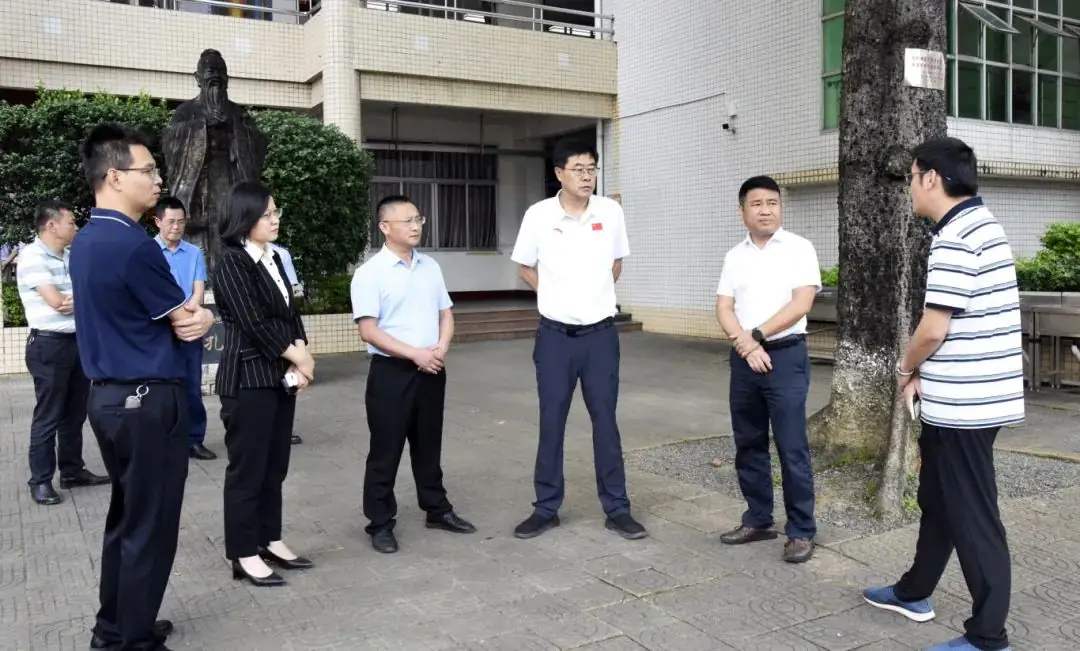 于晓军调研高考备考情况并慰问高三教师:把高考备考工作做得更深更细更扎实 全面保障高考平安顺利有序-第1张图片-四季读书网