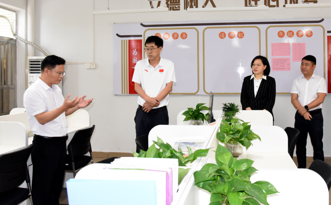 于晓军调研高考备考情况并慰问高三教师:把高考备考工作做得更深更细更扎实 全面保障高考平安顺利有序-第2张图片-四季读书网