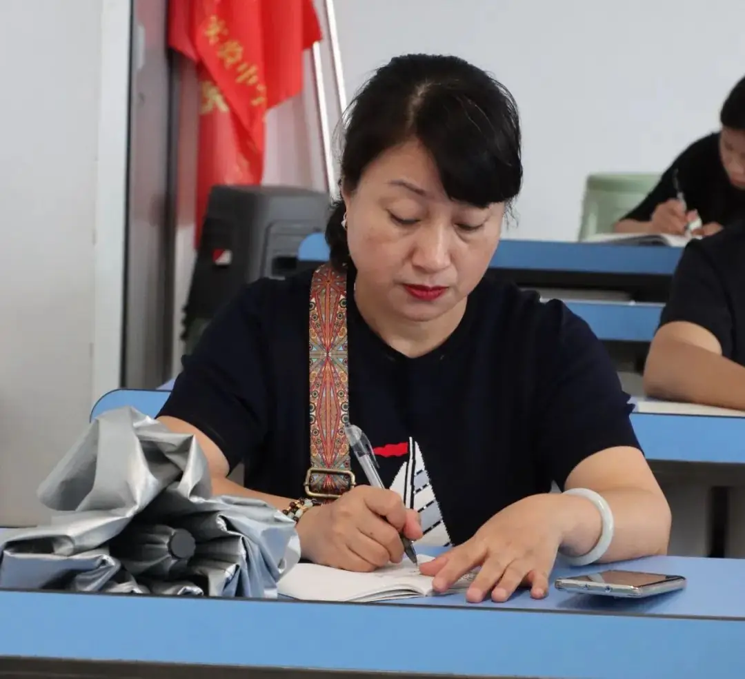 精准把脉新高考,送教帮扶促发展——玉溪师范学院到我校开展送教调研工作-第23张图片-四季读书网 精准把脉新高考,送教帮扶促发展——玉溪师范学院到我校开展送教调研工作-第23张图片-四季读书网