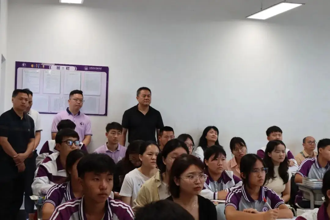 精准把脉新高考,送教帮扶促发展——玉溪师范学院到我校开展送教调研工作-第9张图片-四季读书网 精准把脉新高考,送教帮扶促发展——玉溪师范学院到我校开展送教调研工作-第9张图片-四季读书网