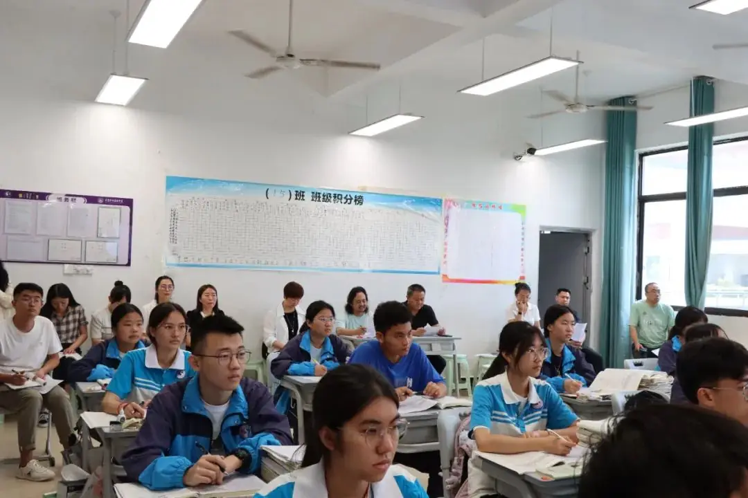 精准把脉新高考,送教帮扶促发展——玉溪师范学院到我校开展送教调研工作-第7张图片-四季读书网 精准把脉新高考,送教帮扶促发展——玉溪师范学院到我校开展送教调研工作-第7张图片-四季读书网