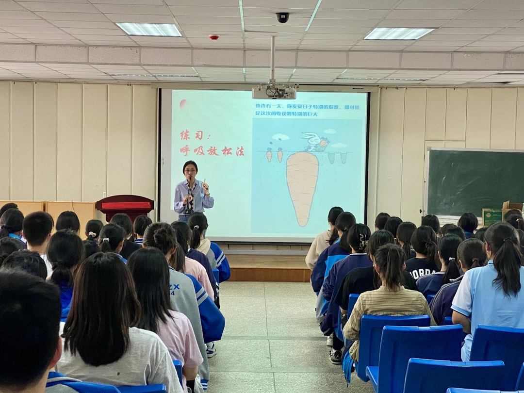 减压增效,助力高考凯旋 ——西山区教科院附中助力2024届高三考生决战高考-第11张图片-四季读书网