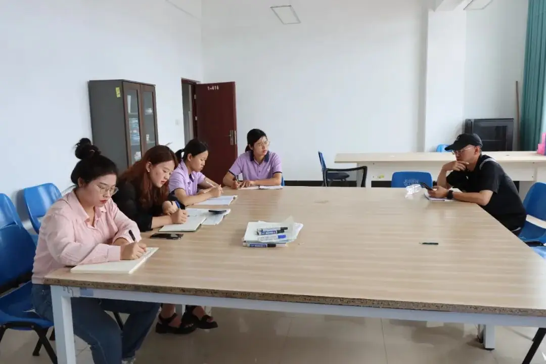 精准把脉新高考,送教帮扶促发展——玉溪师范学院到我校开展送教调研工作-第12张图片-四季读书网 精准把脉新高考,送教帮扶促发展——玉溪师范学院到我校开展送教调研工作-第12张图片-四季读书网