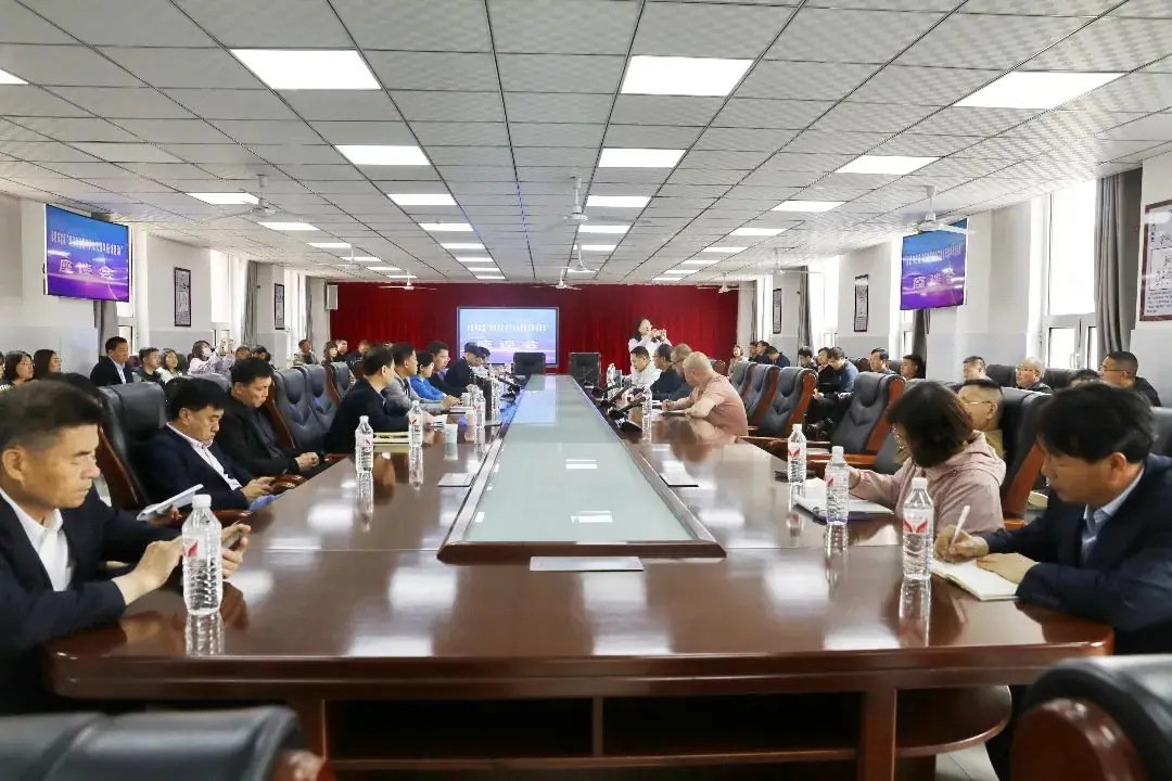 承德市首届“新高考背景下大单元教学研讨活动”在围场一中举办-第1张图片-四季读书网