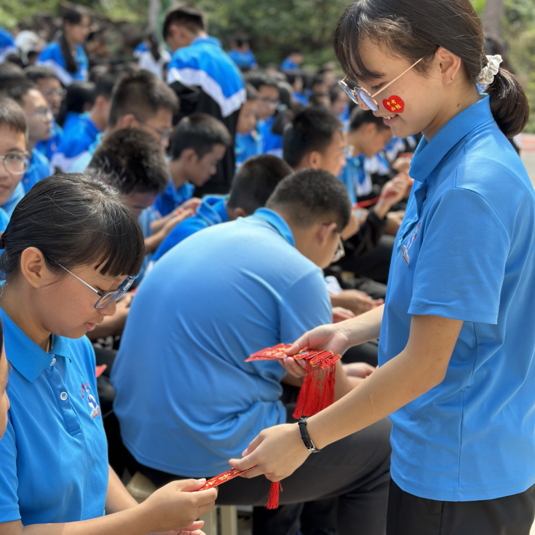 【决战中考】奋勇前行,为梦而战——凤山镇中心学校召开2024届中考冲刺誓师大会-第16张图片-四季读书网 【决战中考】奋勇前行,为梦而战——凤山镇中心学校召开2024届中考冲刺誓师大会-第16张图片-四季读书网