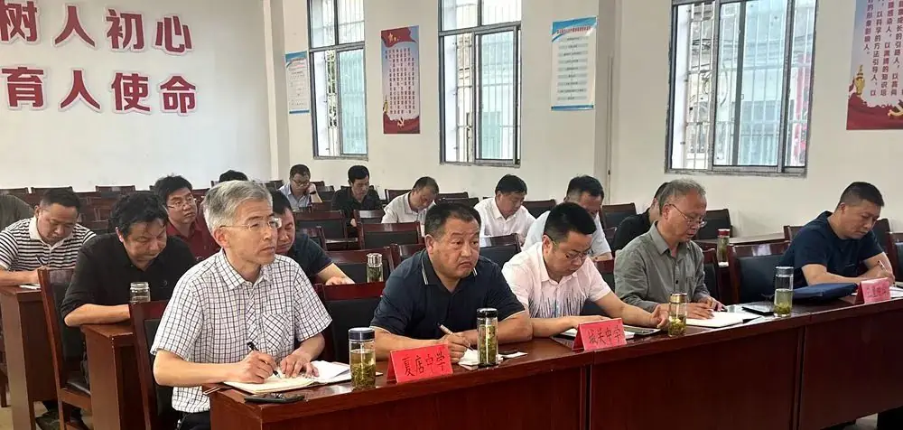 大悟县2024年中考复习备考研讨交流会在夏店中学举行-第2张图片-四季读书网 大悟县2024年中考复习备考研讨交流会在夏店中学举行-第2张图片-四季读书网