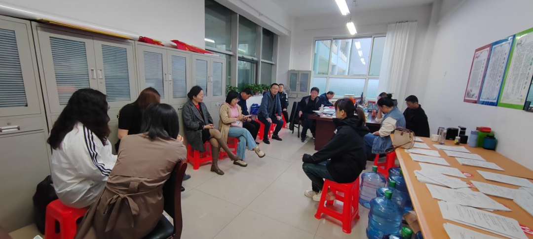 【校讯】厉兵秣马迎高考 精准指导助凯旋——2024届高三学科答题技巧专题讲座-第8张图片-四季读书网