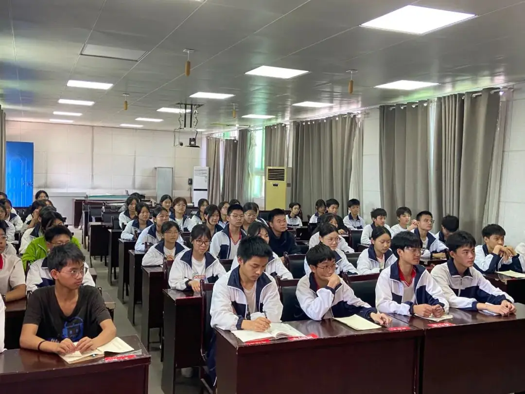 轻松决战中考  自信铸就辉煌——达川区大树初级中学召开九年级考前心理辅导专题会-第5张图片-四季读书网