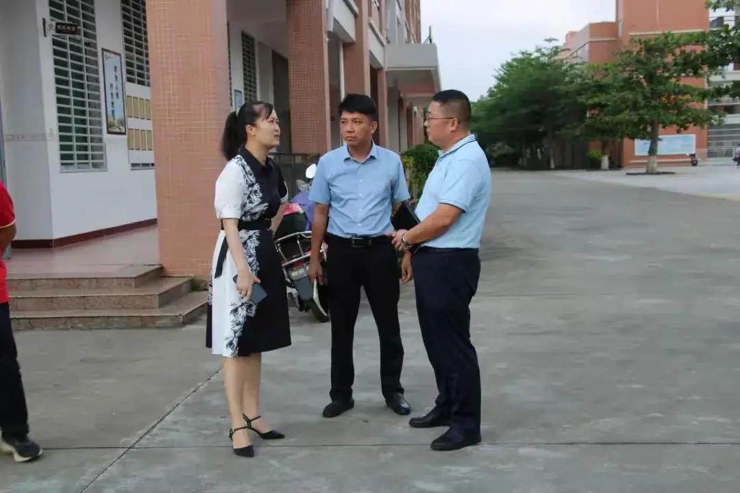 凝心聚力备中考,携手交流创新篇| 文昌市翁田中学赴文昌市文西中学开展中考备考交流活动-第2张图片-四季读书网
