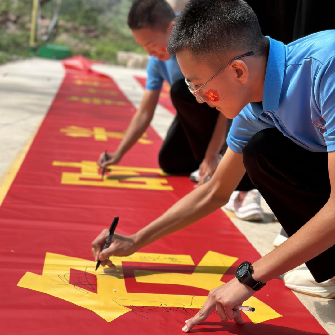 【决战中考】奋勇前行,为梦而战——凤山镇中心学校召开2024届中考冲刺誓师大会-第15张图片-四季读书网 【决战中考】奋勇前行,为梦而战——凤山镇中心学校召开2024届中考冲刺誓师大会-第15张图片-四季读书网