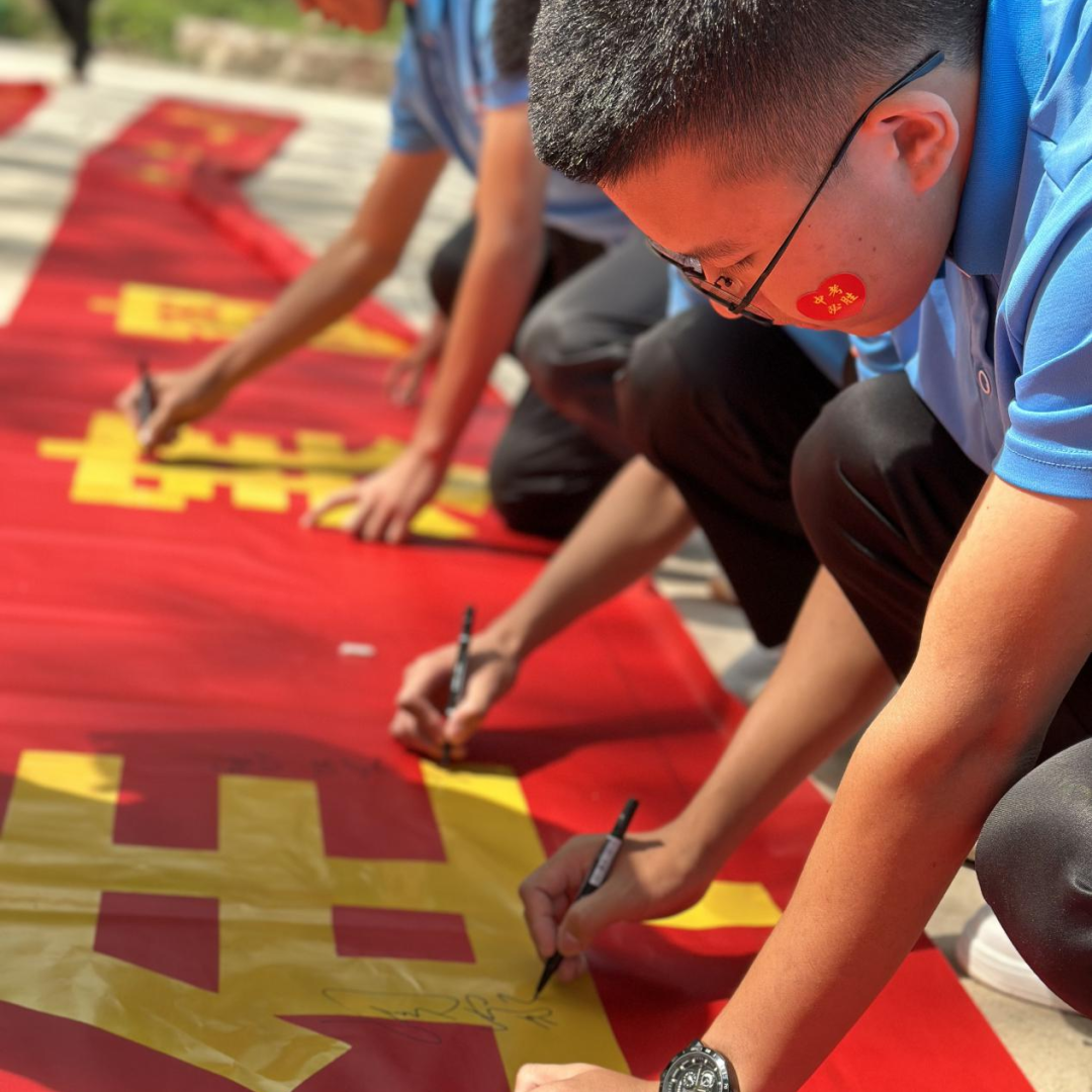 【决战中考】奋勇前行,为梦而战——凤山镇中心学校召开2024届中考冲刺誓师大会-第14张图片-四季读书网 【决战中考】奋勇前行,为梦而战——凤山镇中心学校召开2024届中考冲刺誓师大会-第14张图片-四季读书网