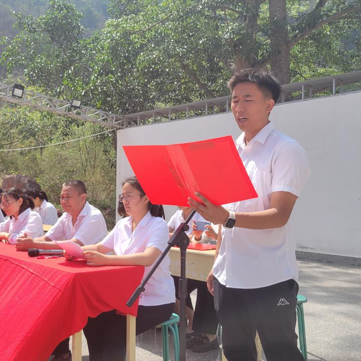 【决战中考】奋勇前行,为梦而战——凤山镇中心学校召开2024届中考冲刺誓师大会-第13张图片-四季读书网 【决战中考】奋勇前行,为梦而战——凤山镇中心学校召开2024届中考冲刺誓师大会-第13张图片-四季读书网