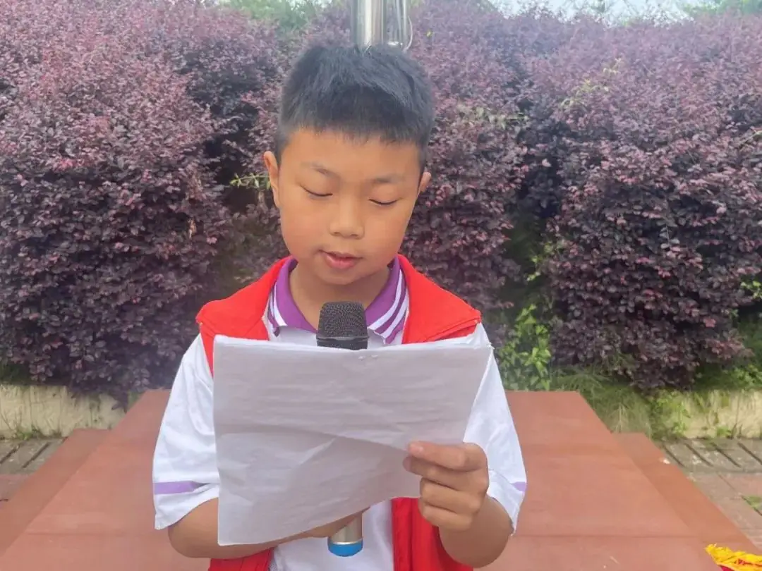 【国旗下成长】龙头小学举行第十三周升旗仪式暨中华经典诵读活动 第13张