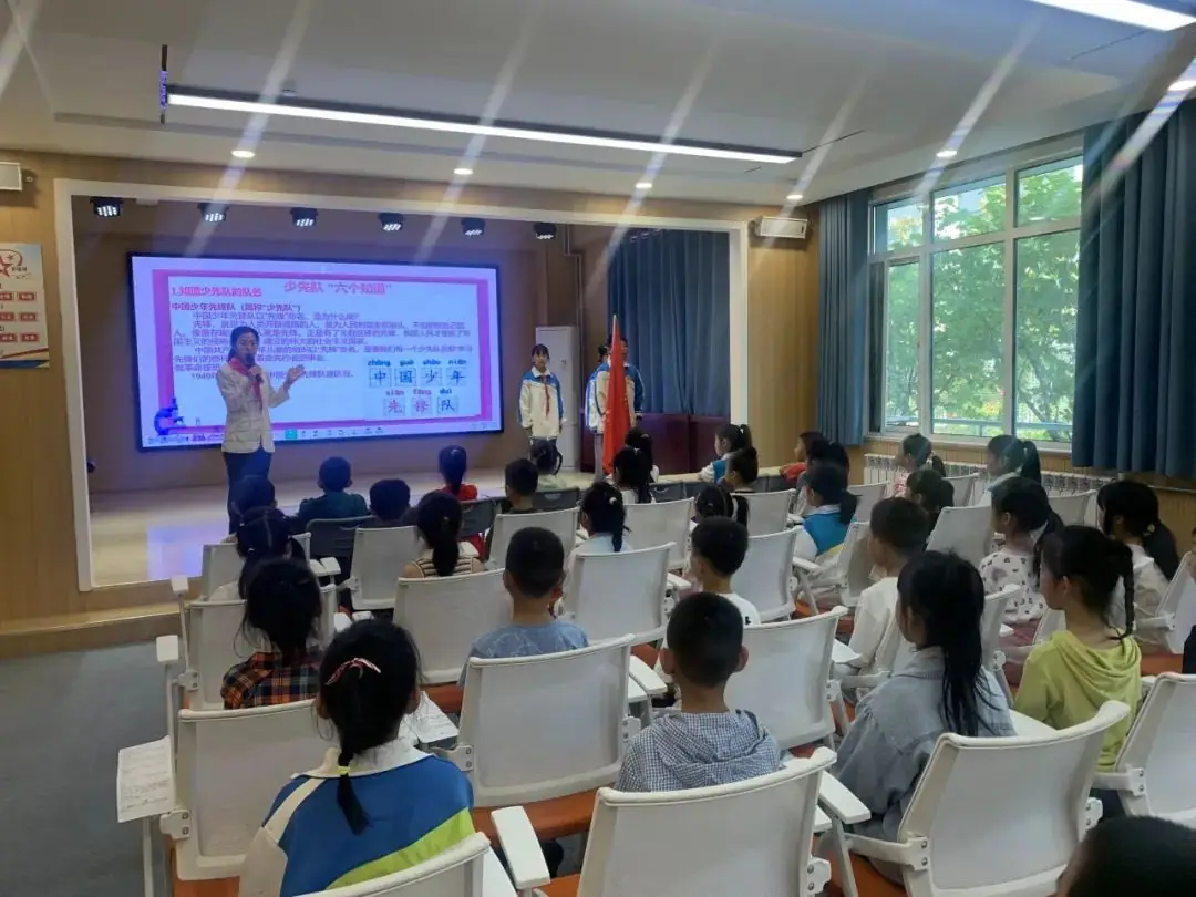 【阎良教育·聚宝小学】星星火炬引方向  红领巾飘扬心向党||聚宝小学2024年第一批少先队员入队仪式 第6张