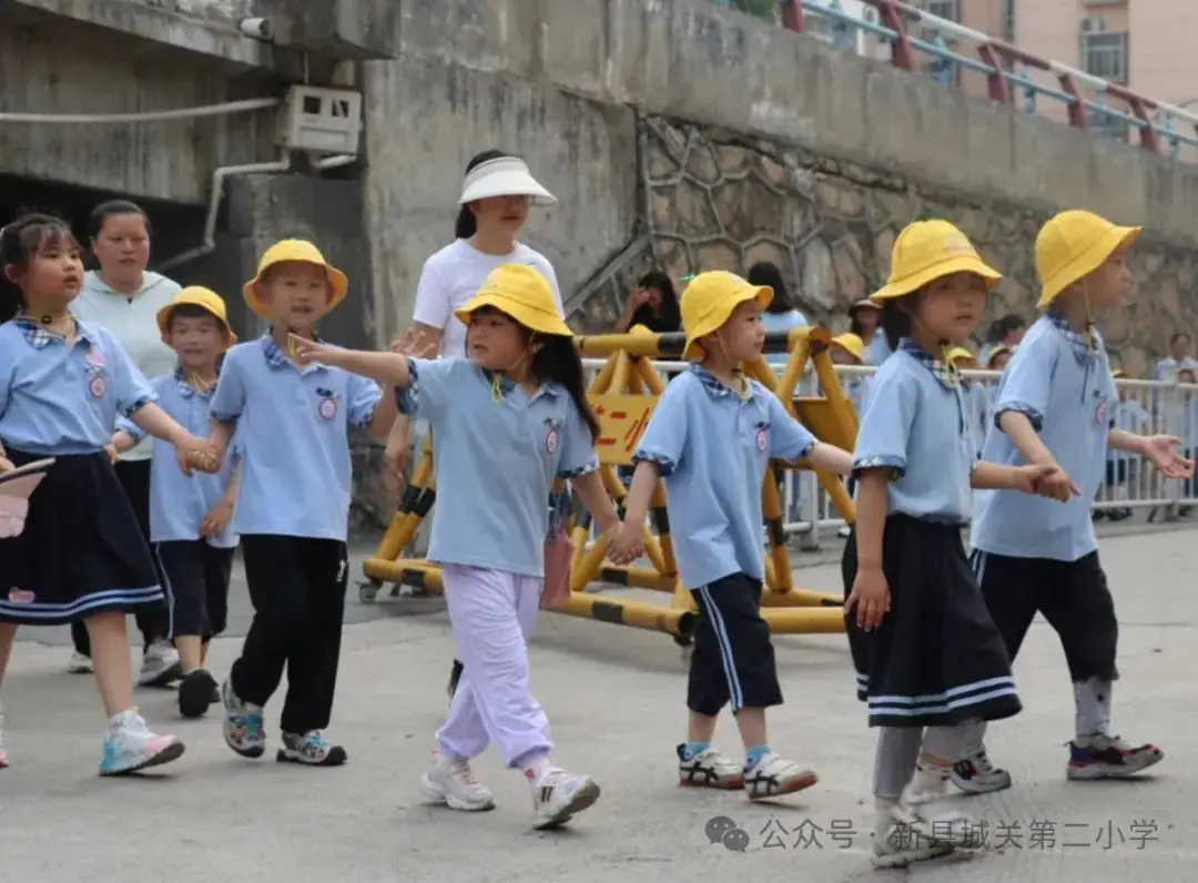 幼小衔接 双向奔赴——新县城关第二小学携手新县第二幼儿园开展“幼小衔接”活动 第5张 幼小衔接 双向奔赴——新县城关第二小学携手新县第二幼儿园开展“幼小衔接”活动 第5张