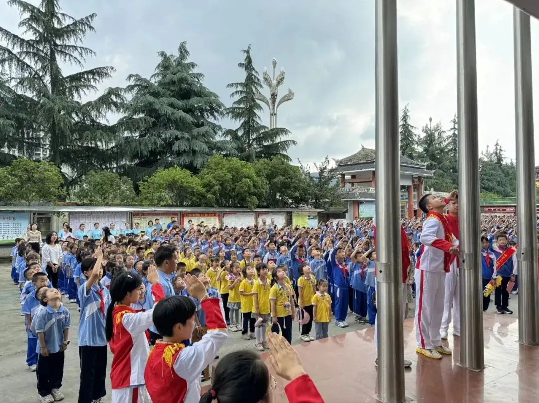 【幼小衔接】小学初体验,走进新起点—剑河县城关第一幼儿园开展大班幼儿走进小学主题活动 第47张 【幼小衔接】小学初体验,走进新起点—剑河县城关第一幼儿园开展大班幼儿走进小学主题活动 第47张