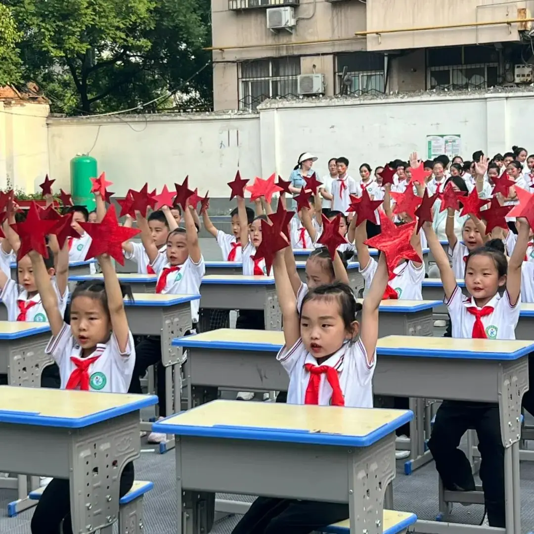 【校园动态】新安县西关小学“强国有我·舞动人生”课桌舞比赛 第20张 【校园动态】新安县西关小学“强国有我·舞动人生”课桌舞比赛 第20张
