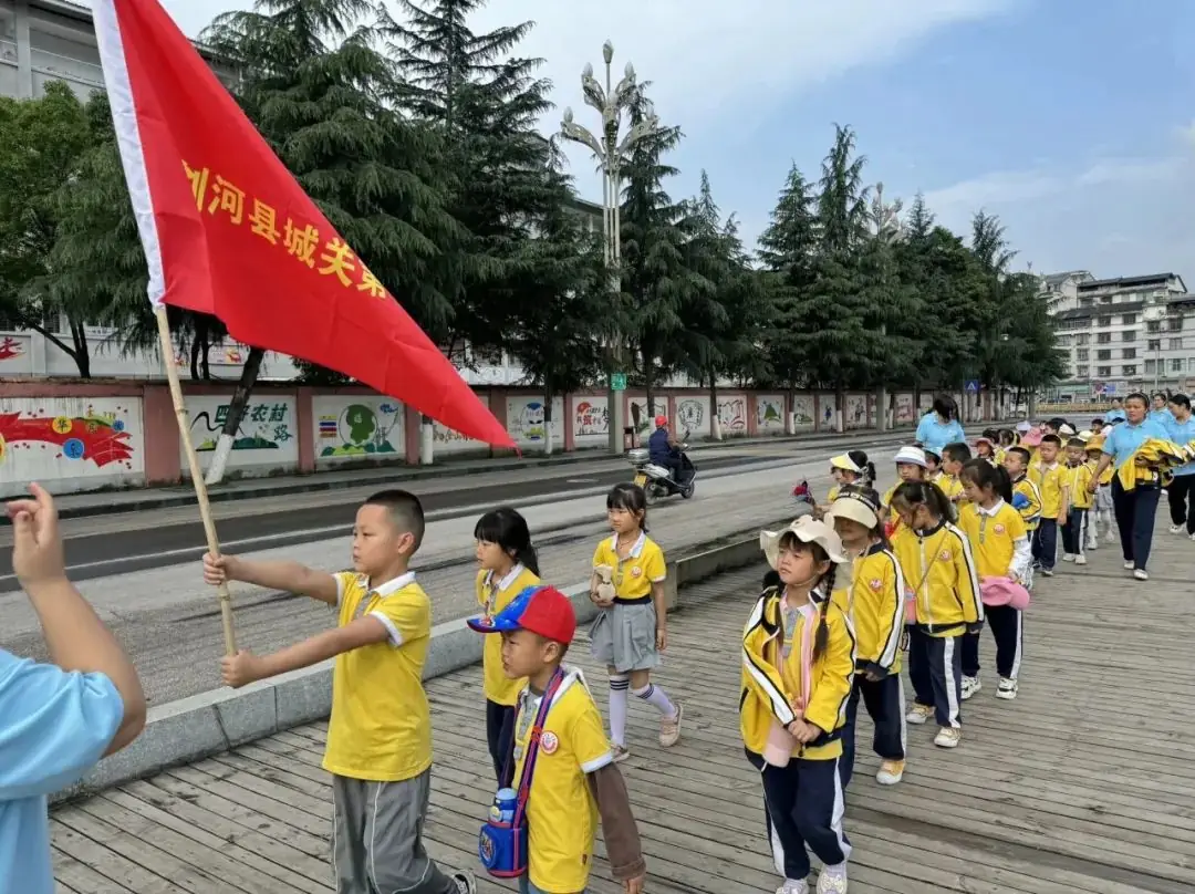 【幼小衔接】小学初体验,走进新起点—剑河县城关第一幼儿园开展大班幼儿走进小学主题活动 第29张 【幼小衔接】小学初体验,走进新起点—剑河县城关第一幼儿园开展大班幼儿走进小学主题活动 第29张