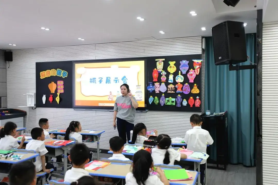 携手共研  聚力前行 | 蜀都小学 建北小学一体化办学青年教师(美术 英语)课堂展示活动 第4张