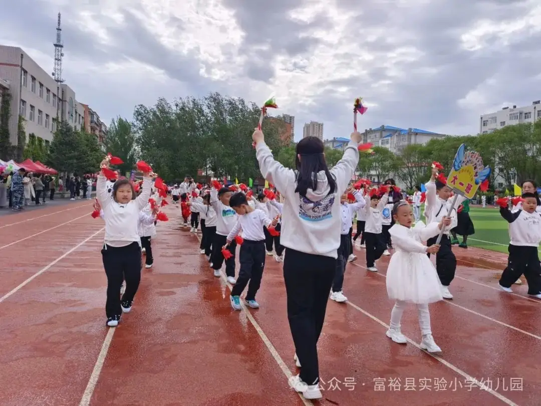 【幼小衔接】系列活动《向往的小学》——体验小学运动会检阅仪式篇 第3张