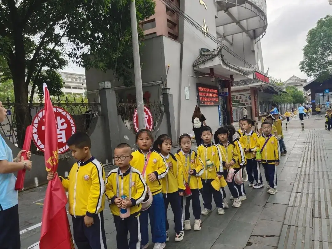 【幼小衔接】小学初体验,走进新起点—剑河县城关第一幼儿园开展大班幼儿走进小学主题活动 第25张 【幼小衔接】小学初体验,走进新起点—剑河县城关第一幼儿园开展大班幼儿走进小学主题活动 第25张