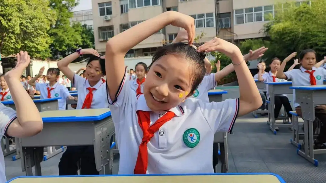 【校园动态】新安县西关小学“强国有我·舞动人生”课桌舞比赛 第15张 【校园动态】新安县西关小学“强国有我·舞动人生”课桌舞比赛 第15张