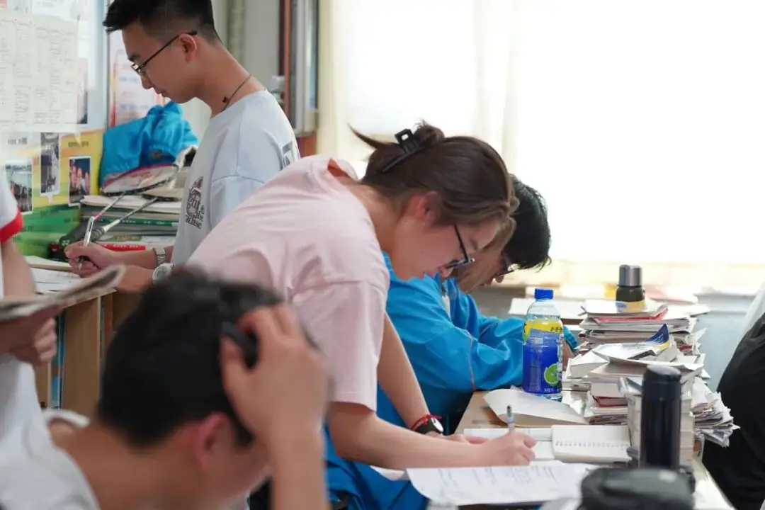 红色力量助燃高考!一中加油! 第18张