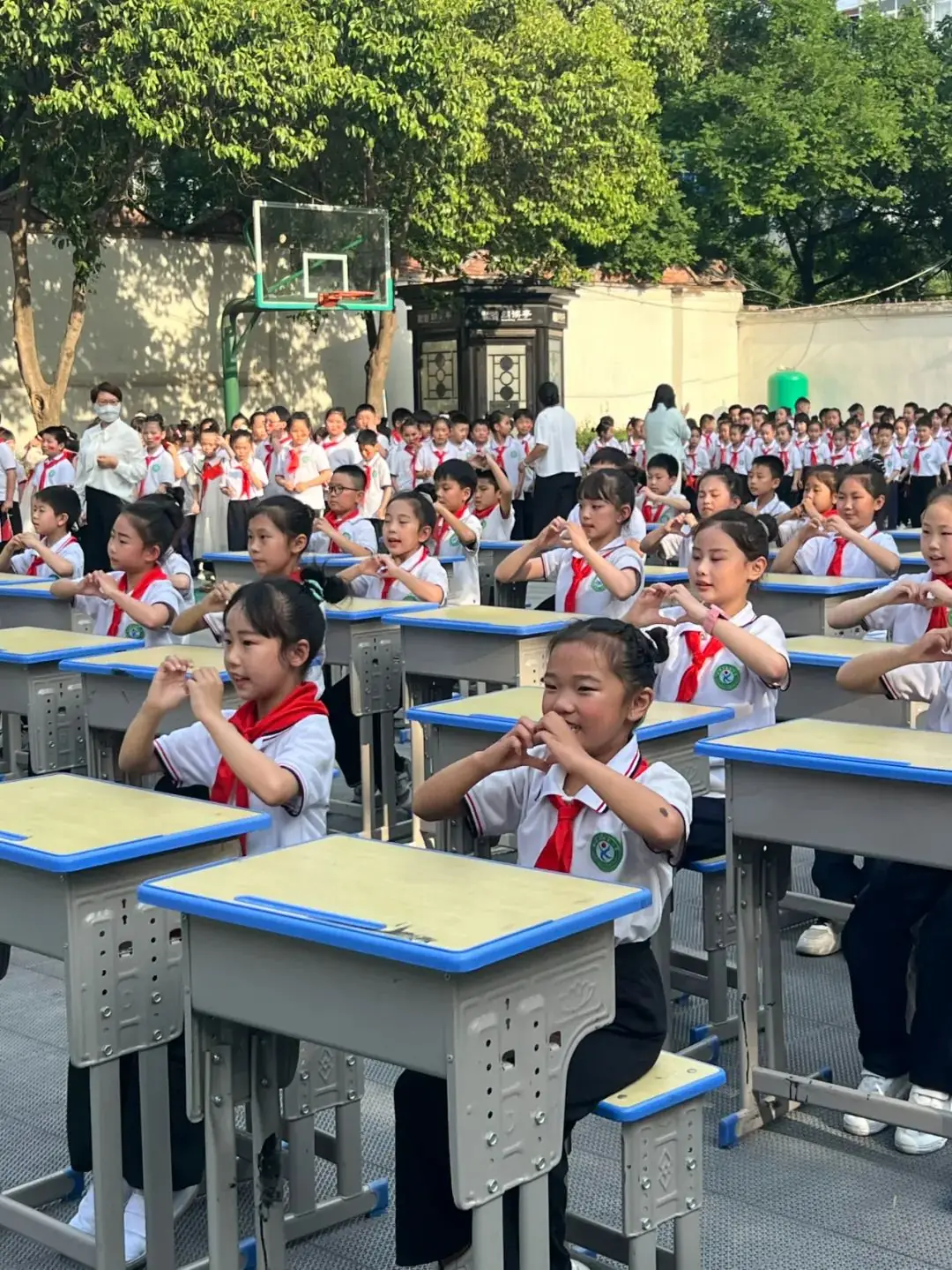 【校园动态】新安县西关小学“强国有我·舞动人生”课桌舞比赛 第22张 【校园动态】新安县西关小学“强国有我·舞动人生”课桌舞比赛 第22张