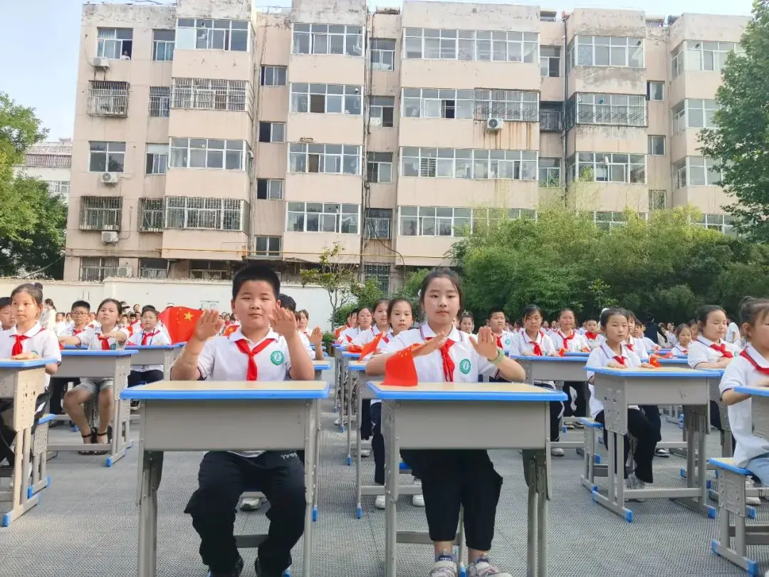 【校园动态】新安县西关小学“强国有我·舞动人生”课桌舞比赛 第9张 【校园动态】新安县西关小学“强国有我·舞动人生”课桌舞比赛 第9张