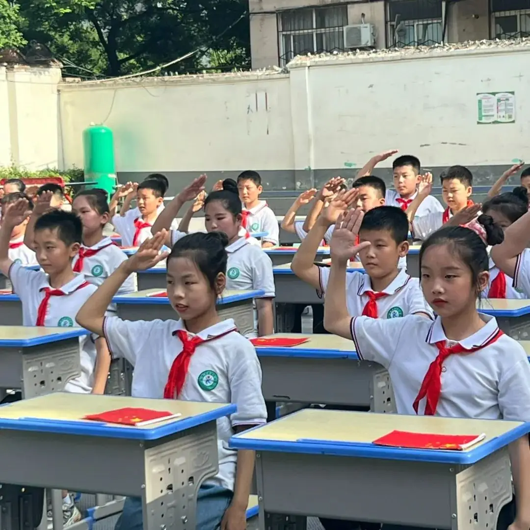 【校园动态】新安县西关小学“强国有我·舞动人生”课桌舞比赛 第13张 【校园动态】新安县西关小学“强国有我·舞动人生”课桌舞比赛 第13张