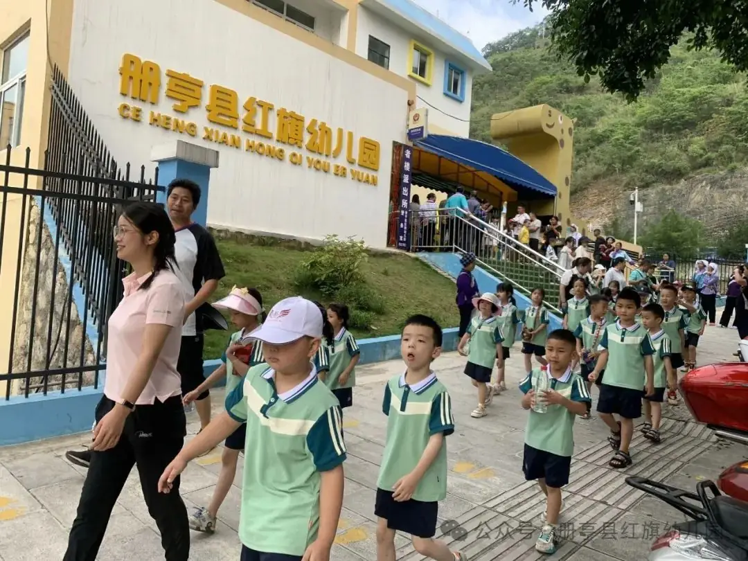 小学初体验,衔接幼成长——册亨县红旗幼儿园2024年大班组参观小学活动 第8张 小学初体验,衔接幼成长——册亨县红旗幼儿园2024年大班组参观小学活动 第8张