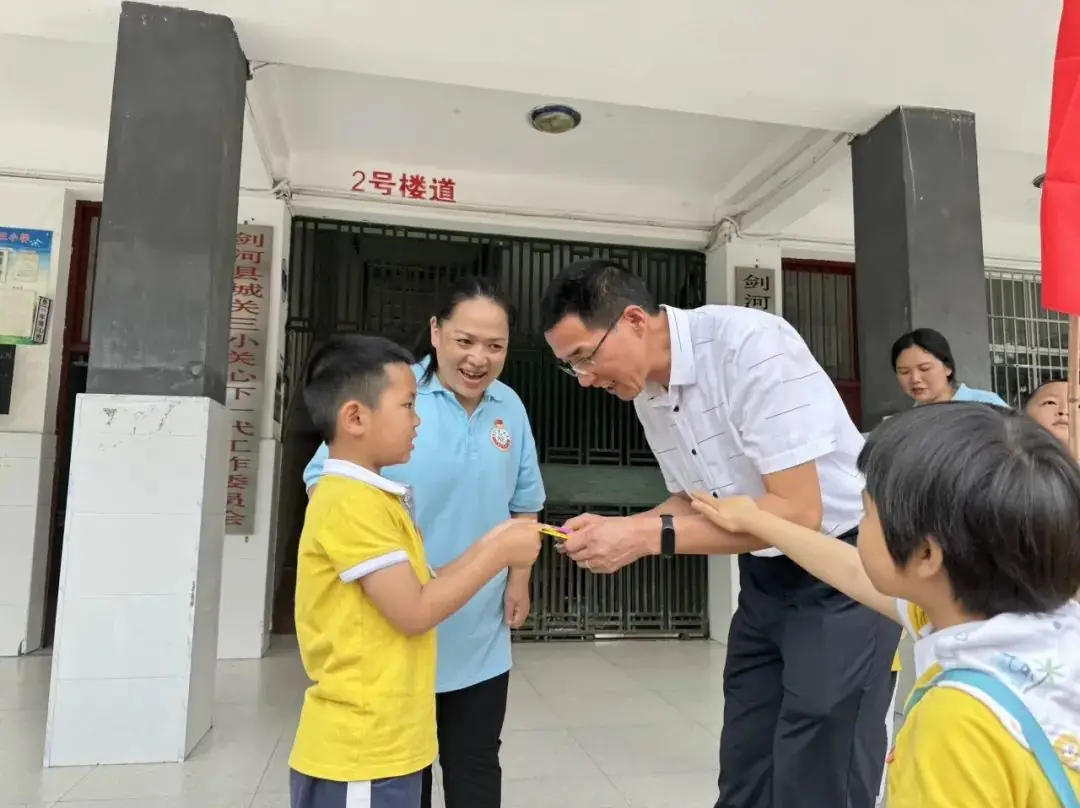 【幼小衔接】小学初体验,走进新起点—剑河县城关第一幼儿园开展大班幼儿走进小学主题活动 第33张 【幼小衔接】小学初体验,走进新起点—剑河县城关第一幼儿园开展大班幼儿走进小学主题活动 第33张