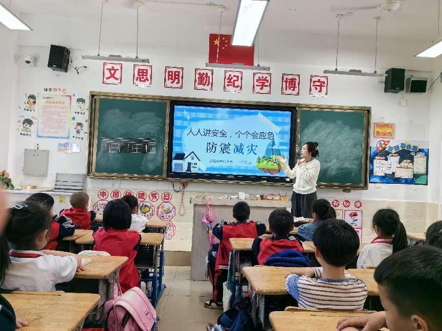 平潭岚城乡中心小学防灾减灾日活动 第9张 平潭岚城乡中心小学防灾减灾日活动 第9张