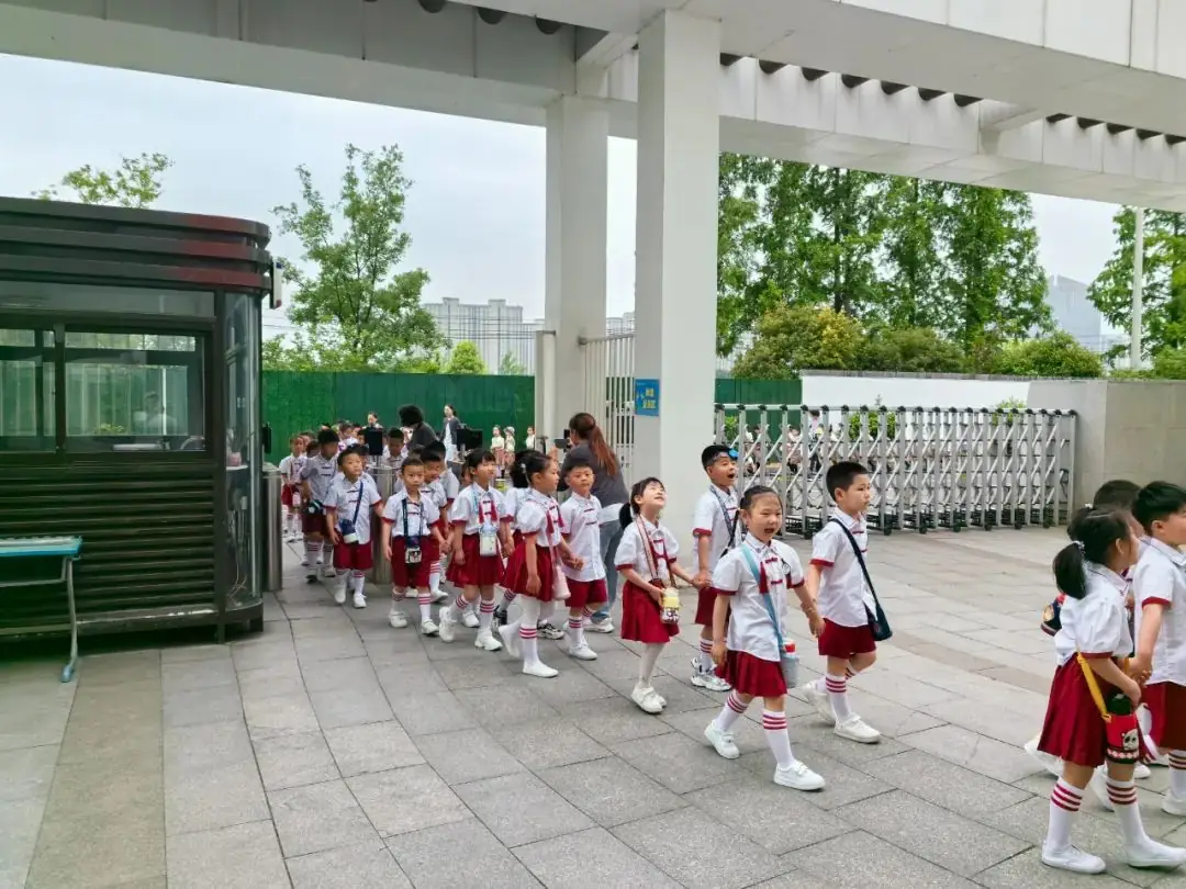 【校园动态】小学初体验 成长零距离——育才教育集团东花园小学与东花园幼儿园开展幼小衔接活动 第2张 【校园动态】小学初体验 成长零距离——育才教育集团东花园小学与东花园幼儿园开展幼小衔接活动 第2张