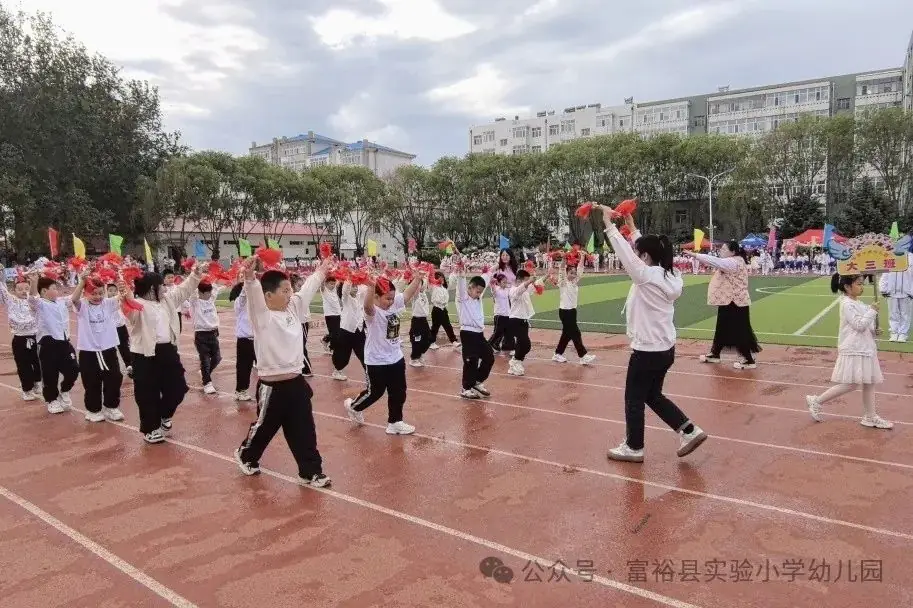【幼小衔接】系列活动《向往的小学》——体验小学运动会检阅仪式篇 第13张