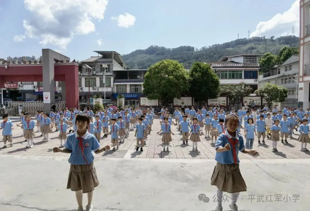 绵阳市教育科学研究所赴平通小学开展视导活动平武县2024年小学教师课堂教学展示暨平武—安州小学英语学科联合教研活动 第24张 绵阳市教育科学研究所赴平通小学开展视导活动平武县2024年小学教师课堂教学展示暨平武—安州小学英语学科联合教研活动 第24张
