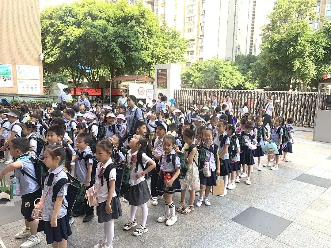 【奇乐睿幼儿园】——“初探小学·礼遇成长”大班组参观小学活动 第23张 【奇乐睿幼儿园】——“初探小学·礼遇成长”大班组参观小学活动 第23张