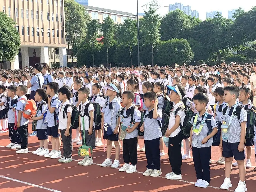 【奇乐睿幼儿园】——“初探小学·礼遇成长”大班组参观小学活动 第27张 【奇乐睿幼儿园】——“初探小学·礼遇成长”大班组参观小学活动 第27张