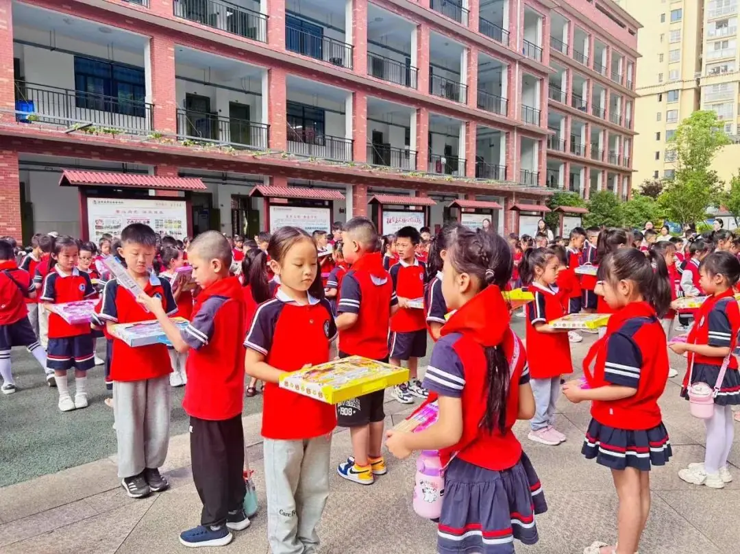 【凤幼动态】“初遇小学 筑梦成长”——幼小衔接之走进小学大班活动 第39张 【凤幼动态】“初遇小学 筑梦成长”——幼小衔接之走进小学大班活动 第39张
